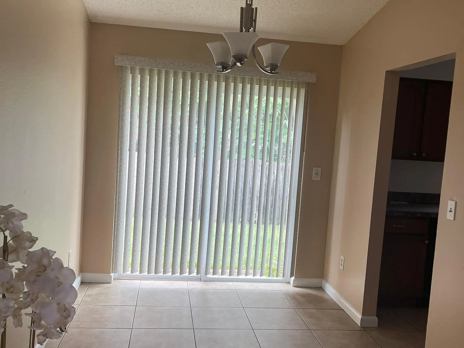 2408 E Illiana St — Photo 2