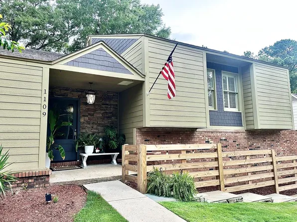 1109 Strathmore Ave, Dothan, AL 36303