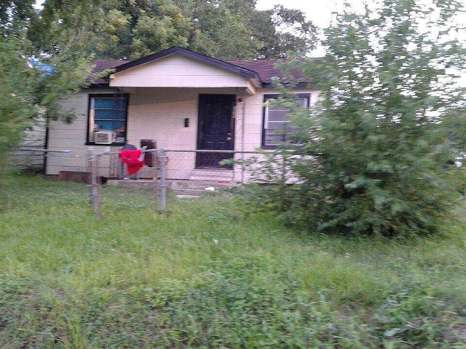 2nd image of 4004 Elmwood St