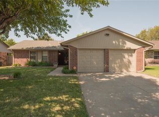 1413 Edinburg Dr, Yukon, OK 73099