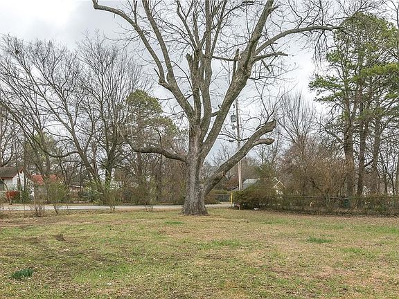 2nd image of 1019 W Boone St