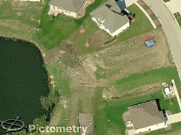 108 Creekside Dr, Elwood, IL 60421