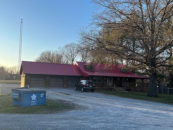 2nd image of 321 Maes Rd