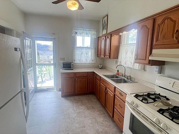 3rd image of 421 Argonne Dr