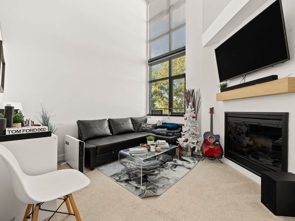 2 bedroom rental in Surrey — photo 8
