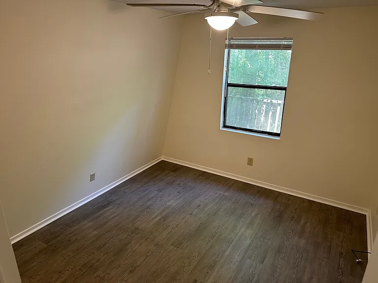 2300 Rusty Ln — Photo 12