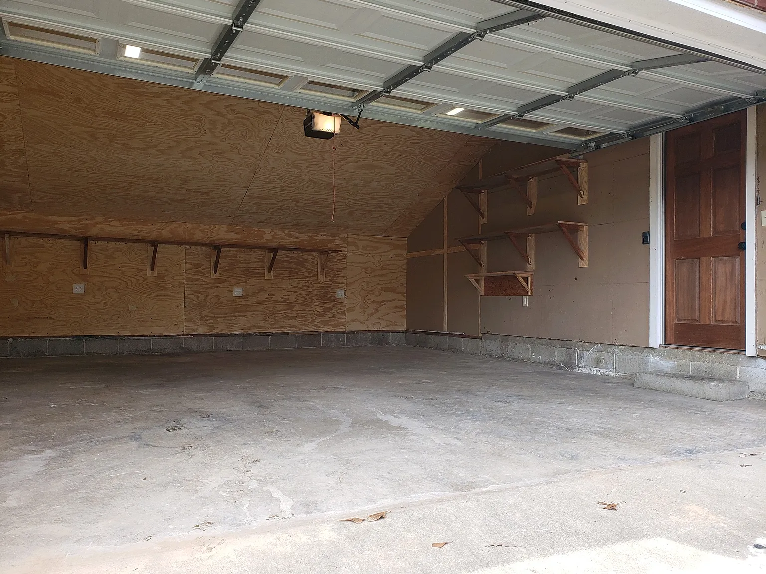 110 Harwood Dr — Photo 2