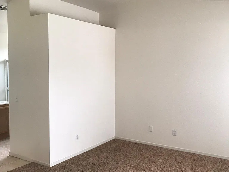 940 Laguna Ct — Photo 21