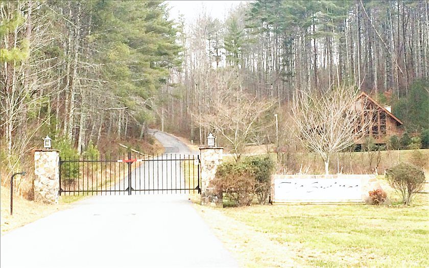 1st image of 7 Whispering Springs Dr