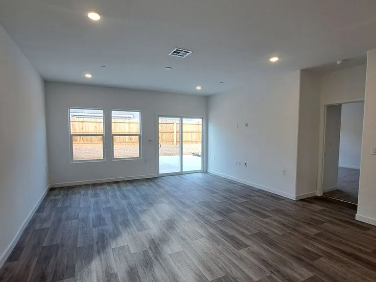 7046 W Willis Ave — Photo 7