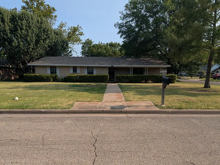 2311 Lange St — Photo 1