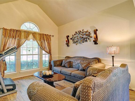 3rd image of 1537 Mountain Laurel Ln