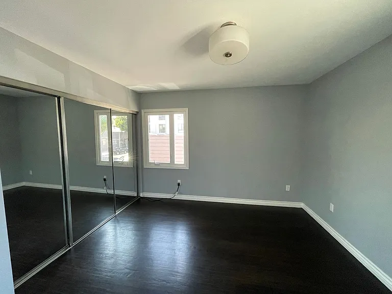 402 S Robertson Blvd — Photo 16