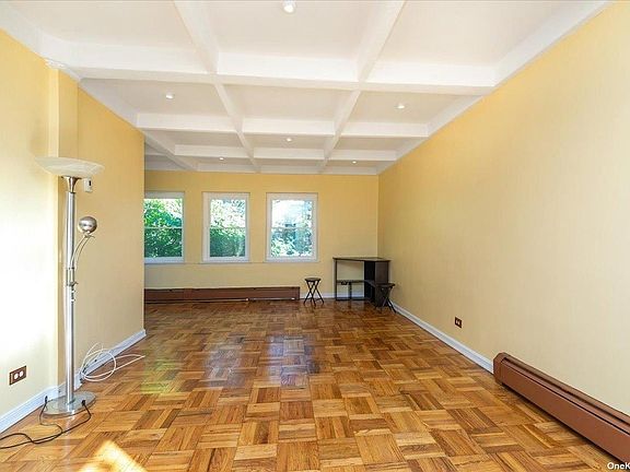 3rd image of 15047 Grand Central Pkwy #108E
