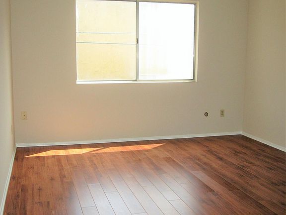 5th image of 350 S Oakland Ave Unit 212
