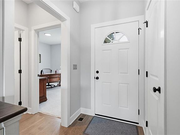 5th image of 1812 Winchester Dr