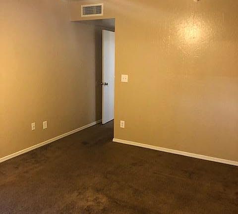 5th image of 4226 N 22nd St Unit 3