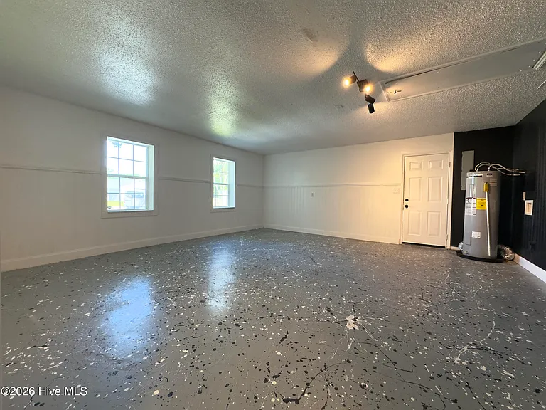 502 Worth Dr — Photo 32