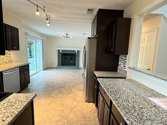 5th image of 3021 Glastonbury Dr