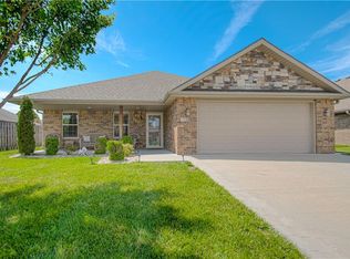 110 NW Lindsey Ln, Grain Valley, MO 64029