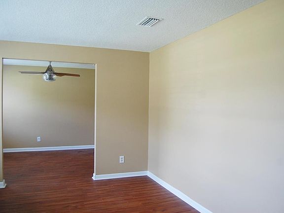 3rd image of 512 Clermont Ave S