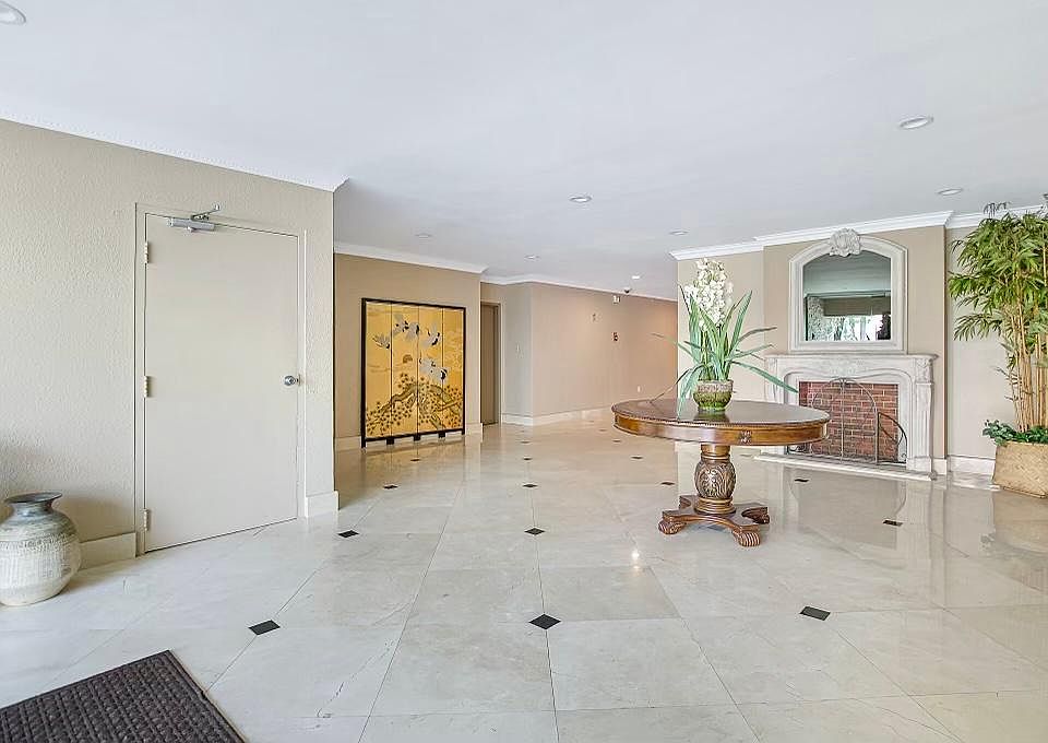 1st image of 420 California Ave #9