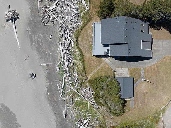 2nd image of 221 Marine View Drive SE