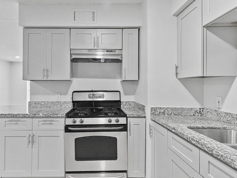 1665 Northwood St — Photo 6