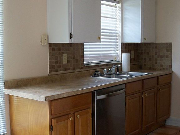 4th image of 15738 Villa Dr