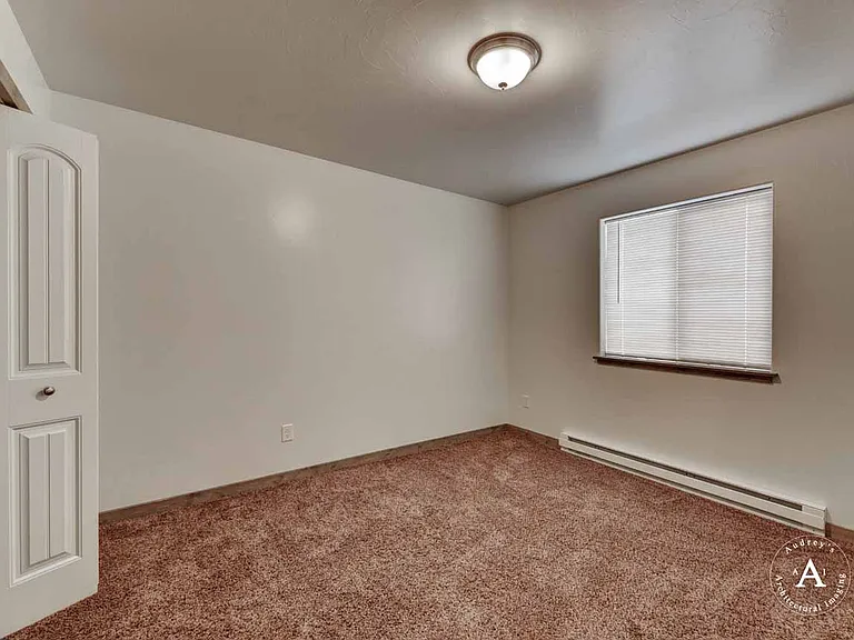 2074 Gold Ave — Photo 12