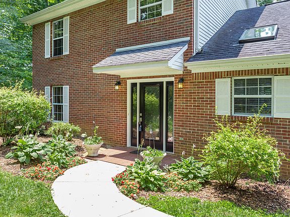 4th image of 2111/2115 Colonial Parkway Dr