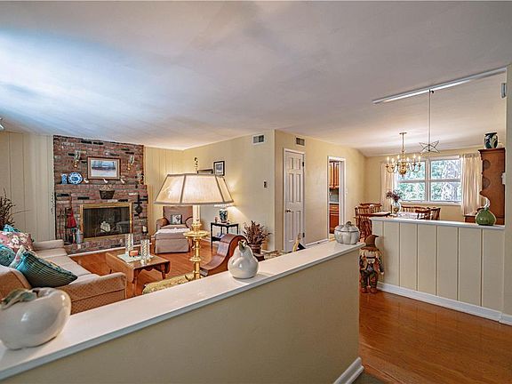 5th image of 1369 Woodland Cir
