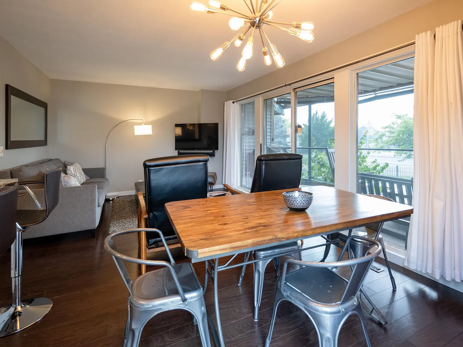 2 bed, 1.5 bath, 1230 sqft, $1,800 — Photo 3
