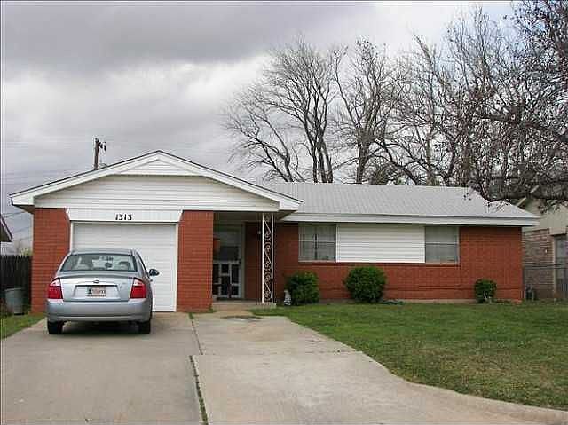 2nd image of 1313 Lakecrest Dr
