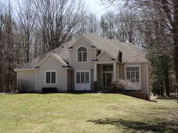 16760 Rolling Oaks Dr, Holland, MI 49424