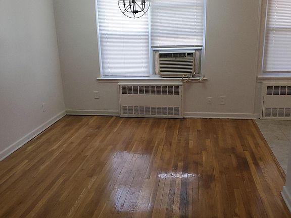 3rd image of 2546 E 63rd St #1