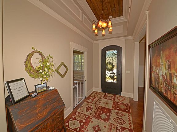4th image of 110 Mountain View Dr