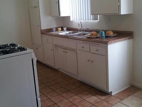 3rd image of 7100 Fulton Ave APT 07