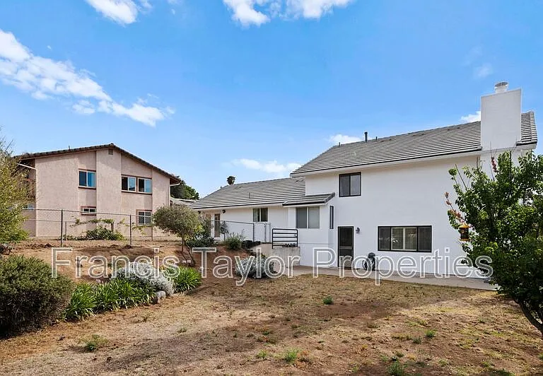 1080 Circle Dr — Photo 33