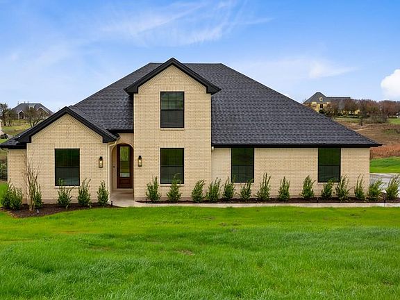 2nd image of 400 Lookout Cir
