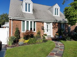2362 207th St, Bayside, NY 11360