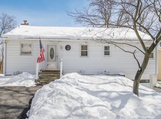 22 Iroquois Trl, Denville, NJ 07834