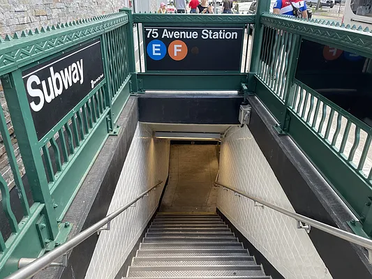 Sold by Daniel Saat, LREB | media 51