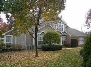 30W013 Mayfair Ct, Warrenville, IL 60555