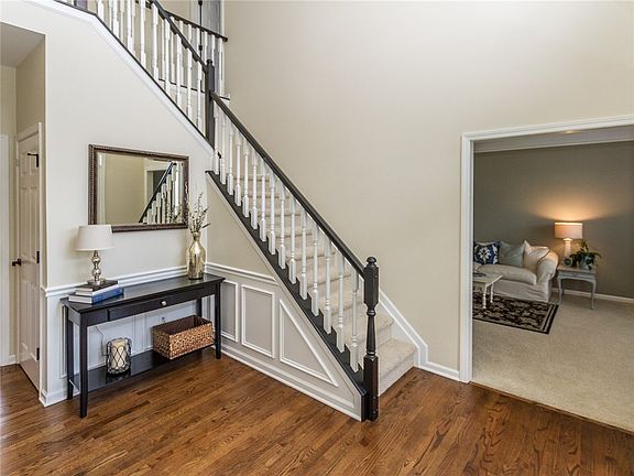 4th image of 731 Princeton Ln