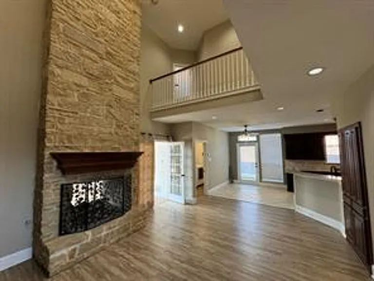 1100 Hunters Creek Dr — Photo 7