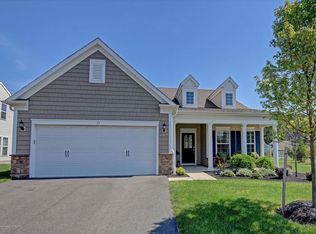 23 W Campania Ln, Farmingdale, NJ 07727