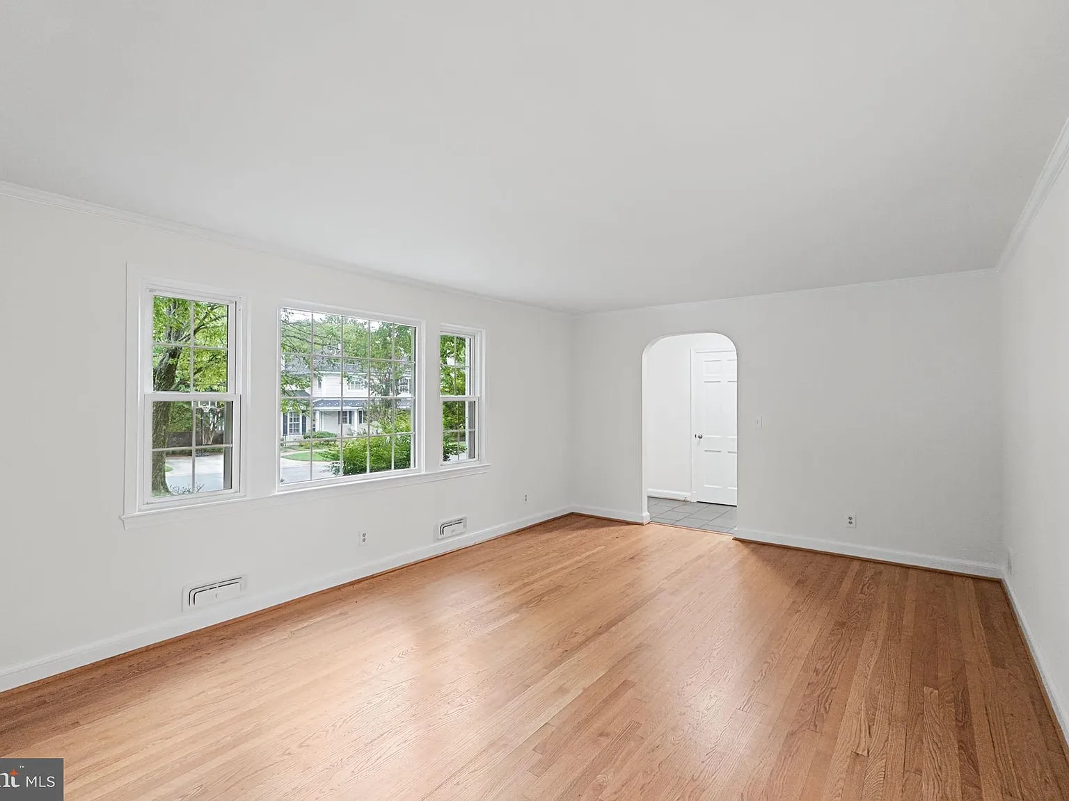 5 bed, 3.0 bath, 3074 sqft, $4,950 — Photo 4