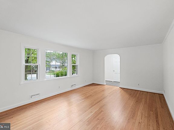 4th image of 5625 Ogden Rd