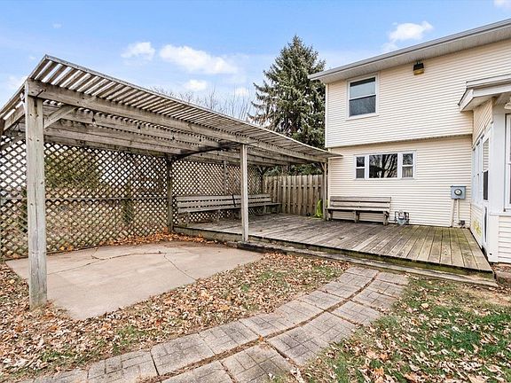 5th image of 5826 Lillie Ave